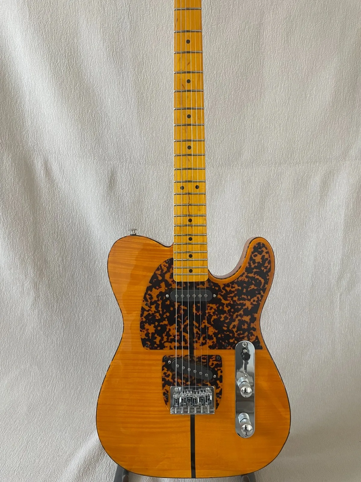 2026 new Amber Yellow Flame Maple Top  Guitar Leopard Pattern Pickguard Dual Red