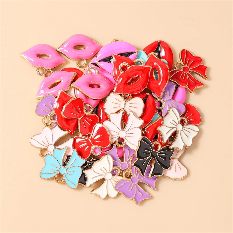 10 Stück Niedliche Bunte Emaille-Anhänger mit Roten Lippen und Schleife für Schmuckherstellung, Halsketten, Ohrringe, Armbänder, DIY-Bastelzubehör – Detail 4