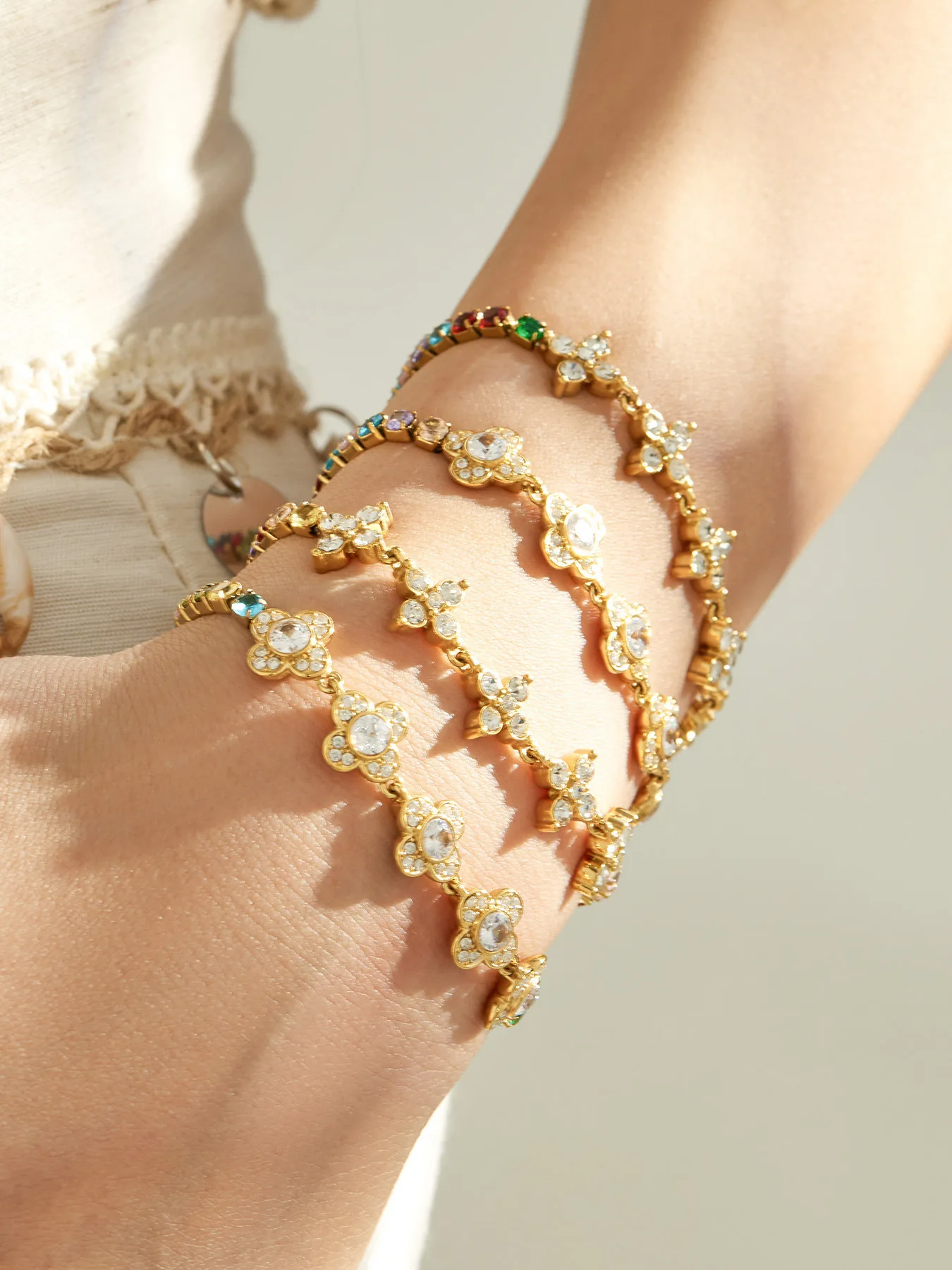 Farbiges Zirkon-Armband Tennis-Armband Edelstahl-Kettenarmbänder 18k Vergoldet Mit CZ-Blumen-Charm-Armbändern für Damen – Detail 2