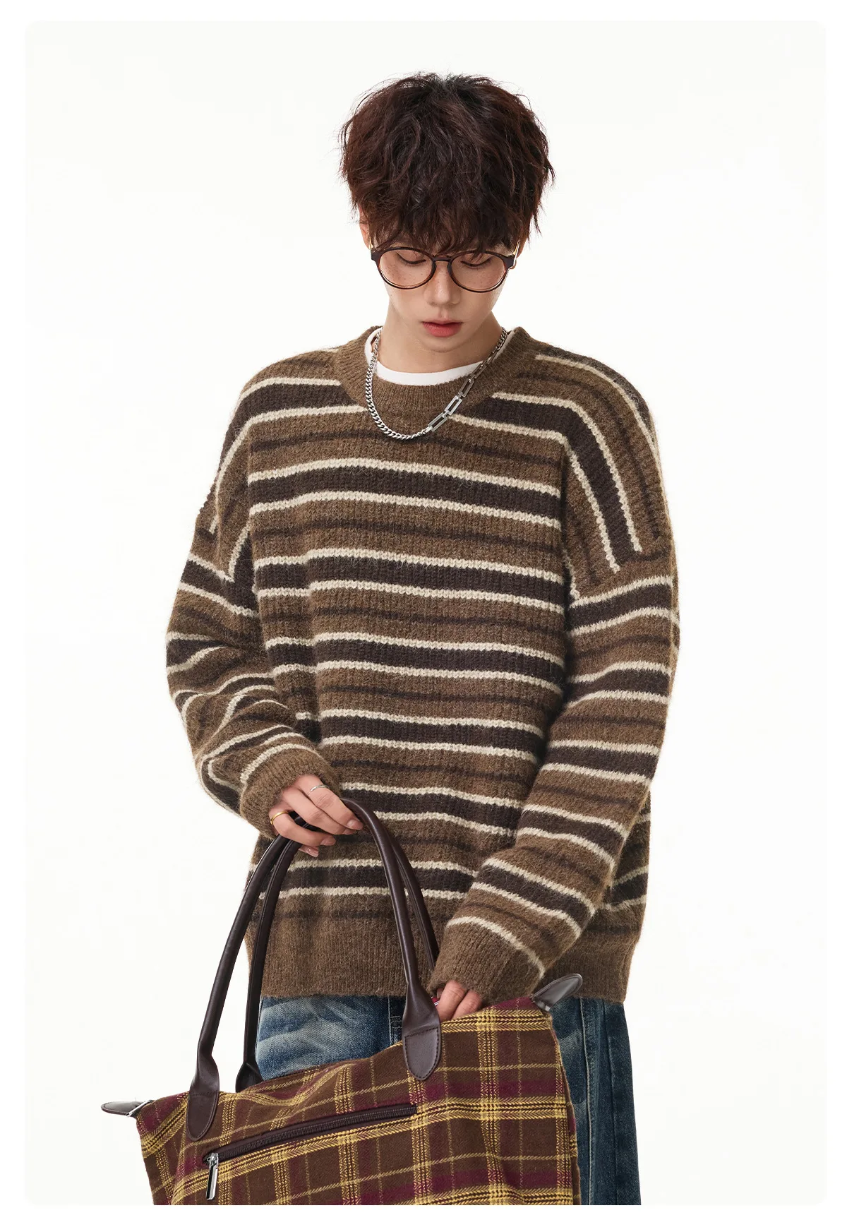 Retro Striped Color-Blocked Crew-Neck Sweater Men Loose-Fitting Relaxed-Fit Knit Pullover Autumn Winter Warmth.