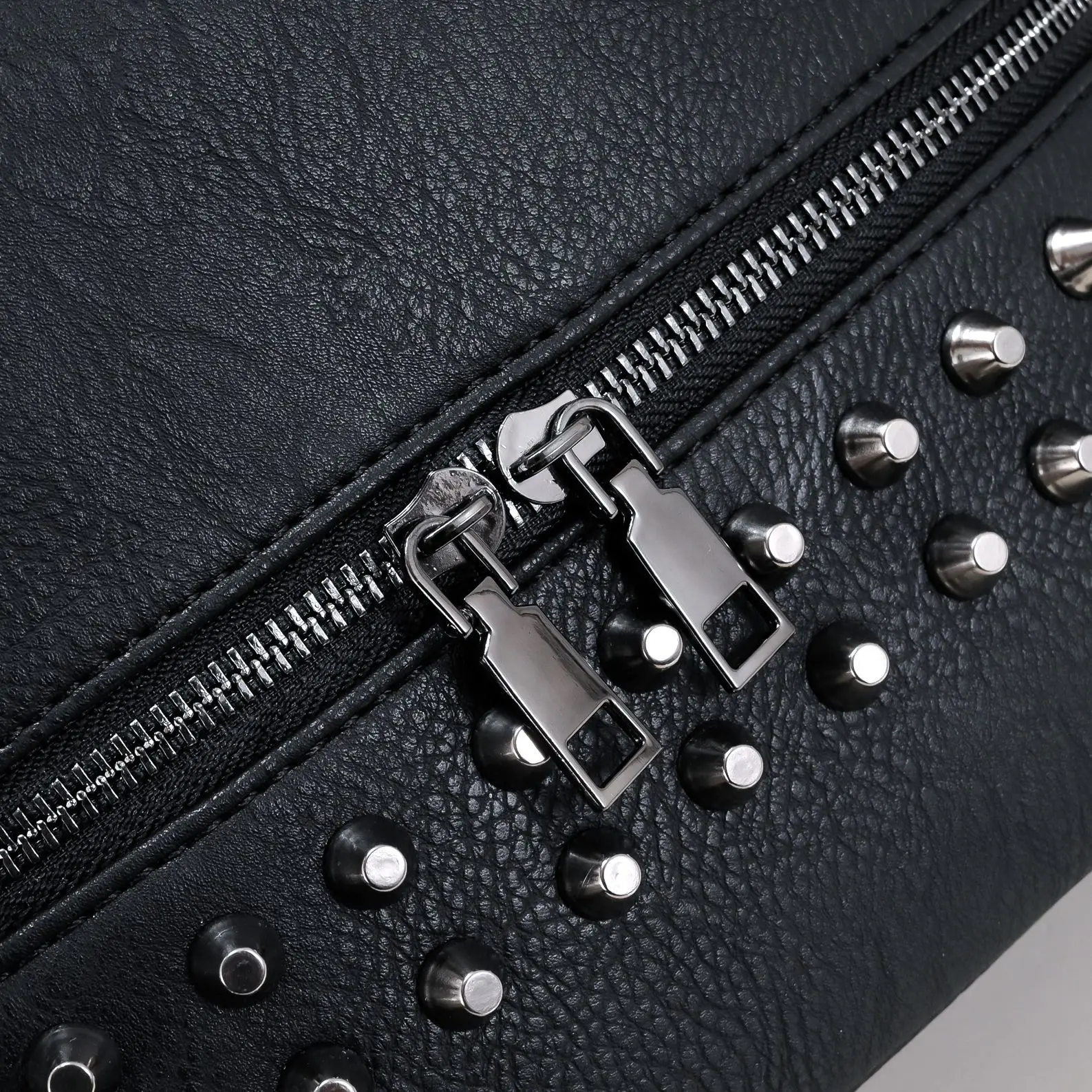 SHELKSBAG حقائب ظهر نسائية عصرية عتيقة حقائب مدرسية عادية برشام رصع القوطية روك مصمم أسود بولي Leather حقيبة ظهر جلدية على شكل جمجمة