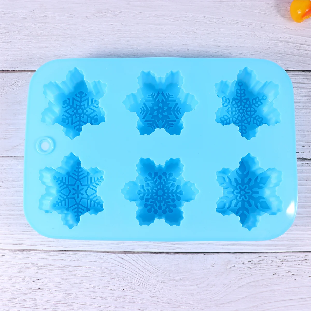 

6 Cavity Silicone Cake Molds Snowflake Pattern Handmade Soap Tray Easy Demold Lightweight Reusable Food Grade Material