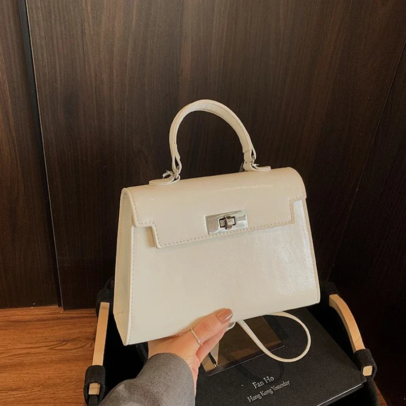 

Практичная и прочная женская сумка из кожи — популярная сумка-тоут, классический элегантный стиль на плечо