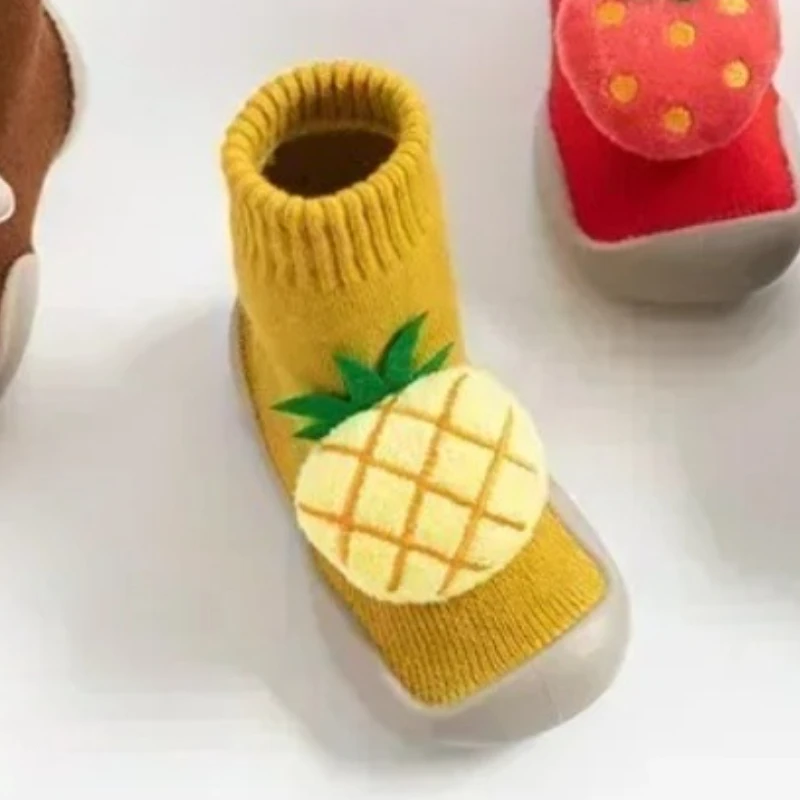 أحذية أطفال كرتونية سميكة ودافئة للأطفال غير قابلة للانزلاق أحذية مشي ناعمة من الأسفل أحذية أطفال داخلية للخريف والشتاء