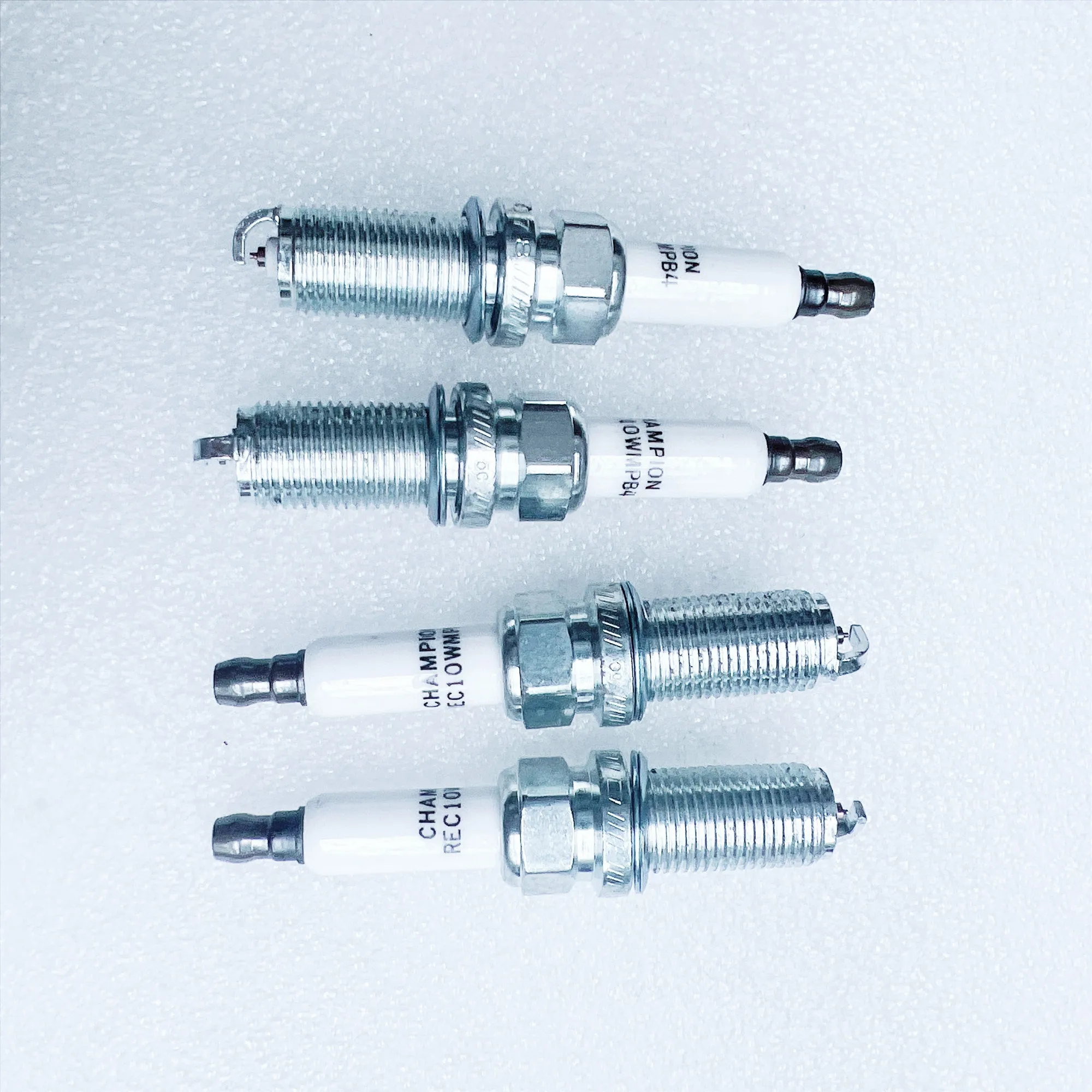 4PC Original Spark Plug 68148183AC, SP148183AC, REC10WMPB4 Applicable: 2.0L, 2.4L ，Cherokee KL, Guide M6, Compass MP, Traitor, 2