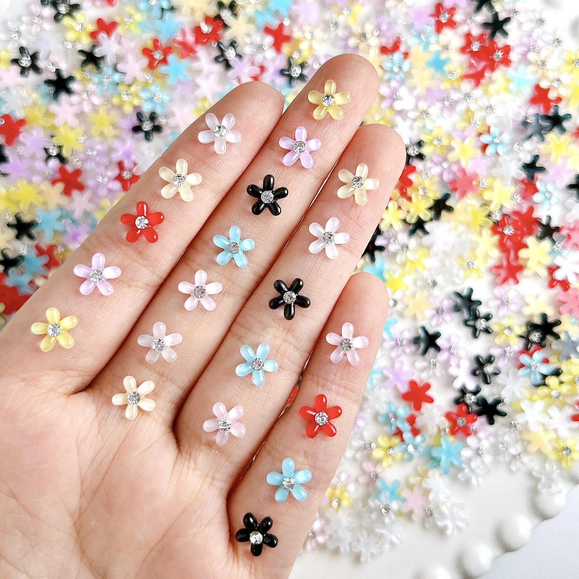 50 個愛らしいクリエイティブ 5 花びらの花樹脂ネイルチャームゼリーカラフルな花ミニラインストーンネイルアート装飾 DIY