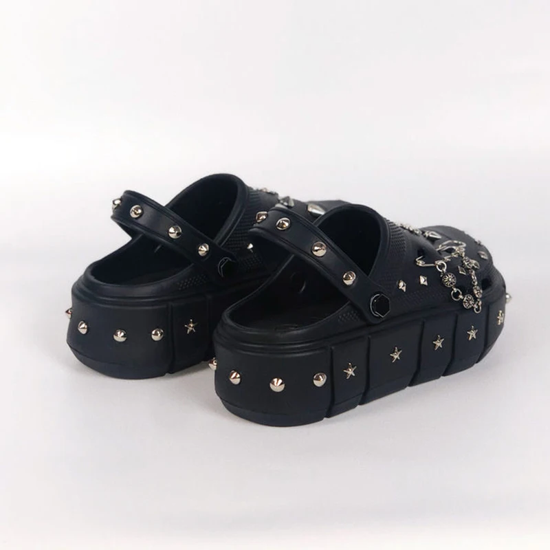 Zapatillas de plataforma con remaches de Pin Punk para mujer, sandalias de jardín, zapatos de tacón alto con dijes de Metal, cuña suave EVA, zapatos casuales para mujer, Verano