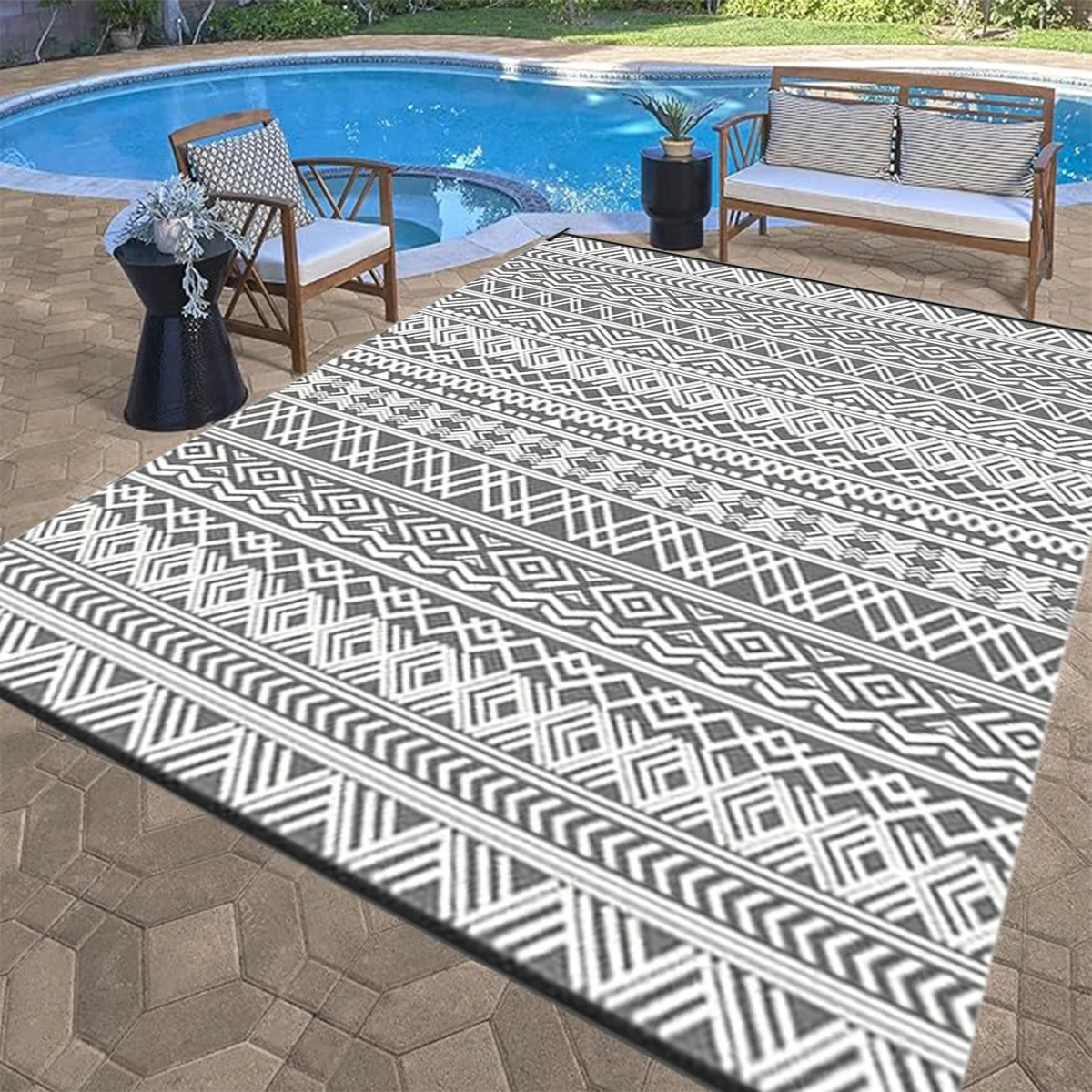 Outdoor Waterproof Reversible Plastic Straw Patio Rugs Bohemian Style PP Material Double Layer Woven Carpets Family Picnic Mat