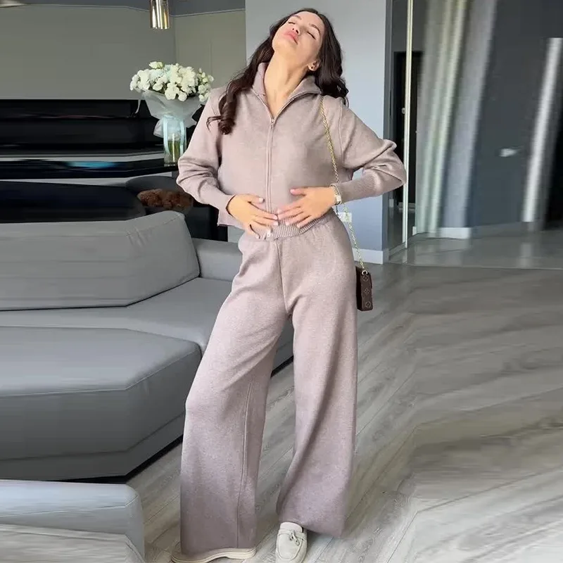 

2025 Autumn New Women's Casual Sporty Style Simple Knitted Fashion Set