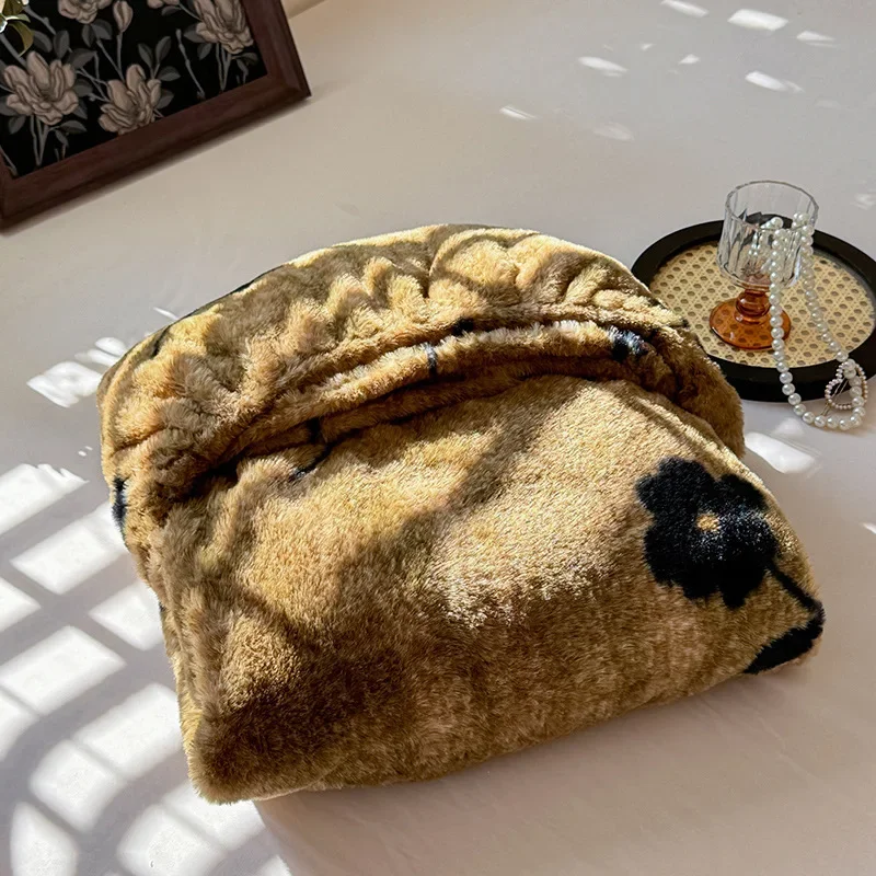 Winter A-Class Faux Rabbit Fur Fitted Sheet Warm Non-Slip Dark Pattern Printed Cover Bed Thick Mattress Cover with Elastic Band