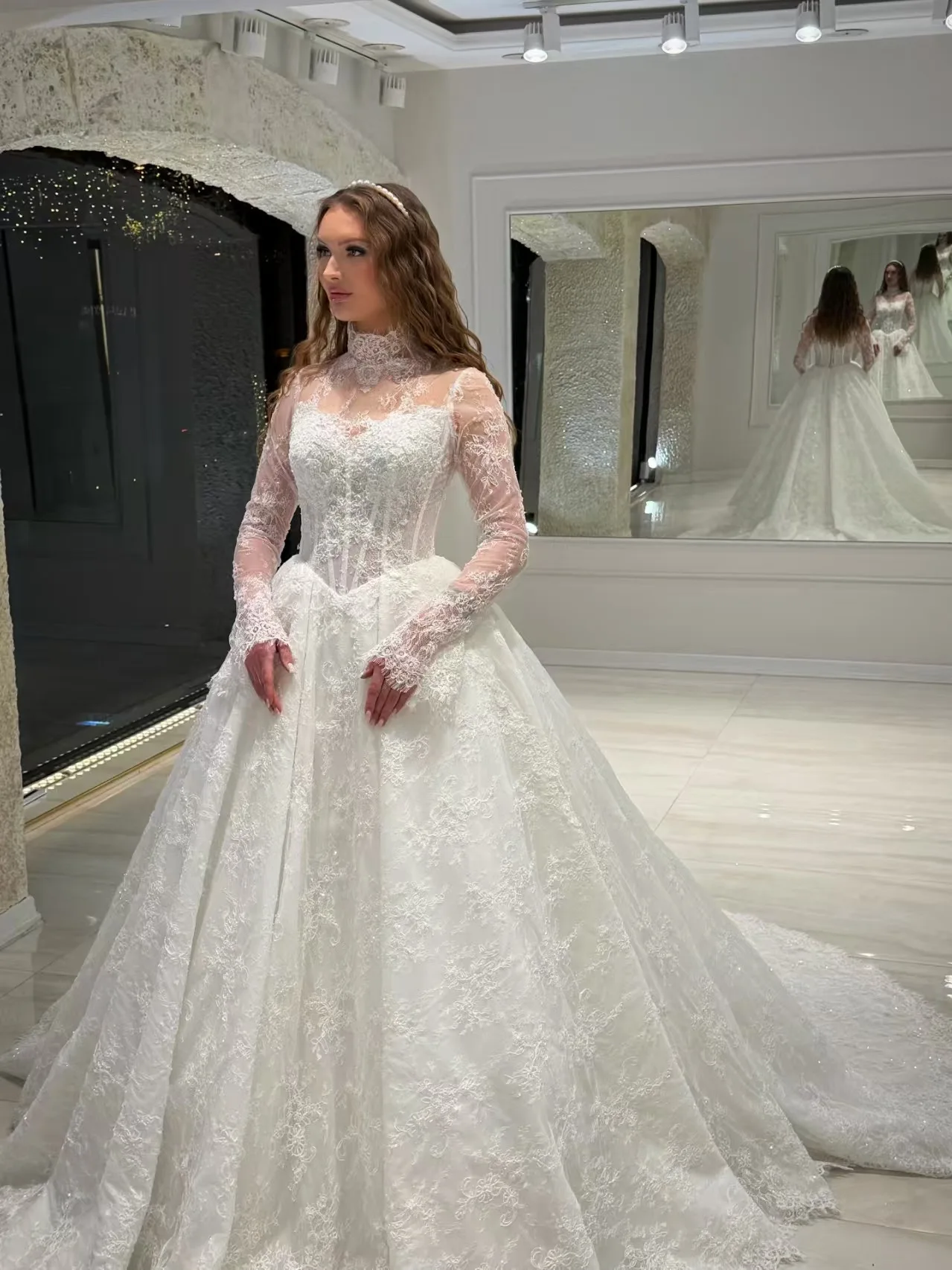 Customized A-line Luxury High Neck Long Sleeve Lace Ball Gown Wedding Dress Elegant Princess vestido de novia