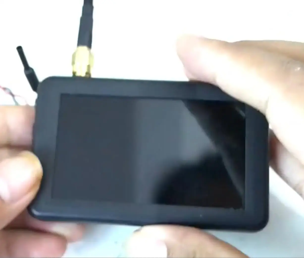 

Micro FPV Monitor 5.8G 40CH 3 Inch LCD 480x320 Auto Search Built-in 3.7V 800mAh Battery For RC Multicopter FPV Drone Parts