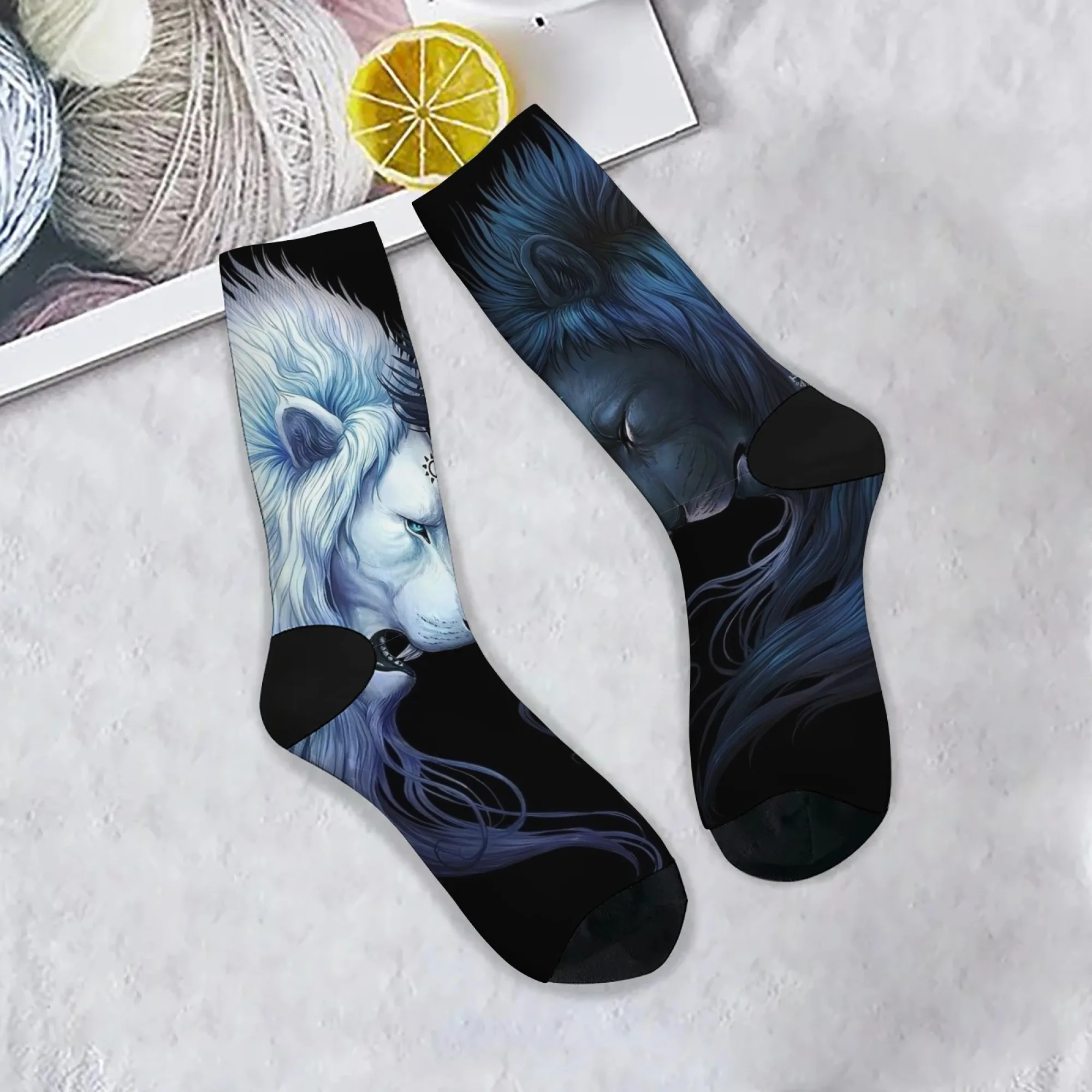 Schwarz-weißer Löwe lässige Herrensocken bequeme atmungsaktive rutschfeste Socken Neuheit Harajuku Retro Street Hip-Hop Crew Socken