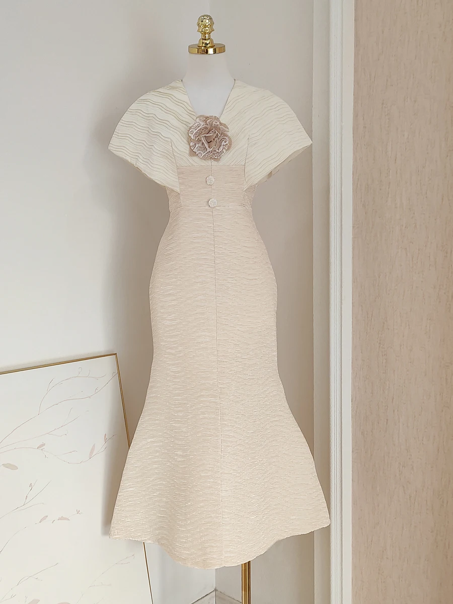 

White V Neck High-waisted Elegant Fishtail Midi Dress Niche Chic Contrast Color Jacquard 3D Flower Women Evening Party Dress