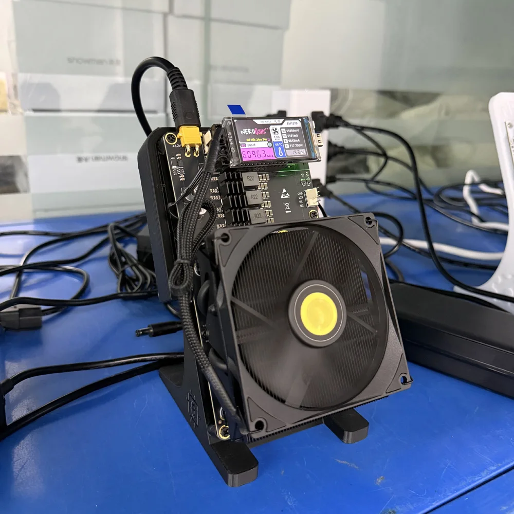 NerdQaxe ++ 6TH/s Rev 6.1 100W ترقية XT30 مراوح مزدوجة مع PSU Bitcoin Miner BTC آلة تعدين مفتوحة المصدر Solo BTC #1