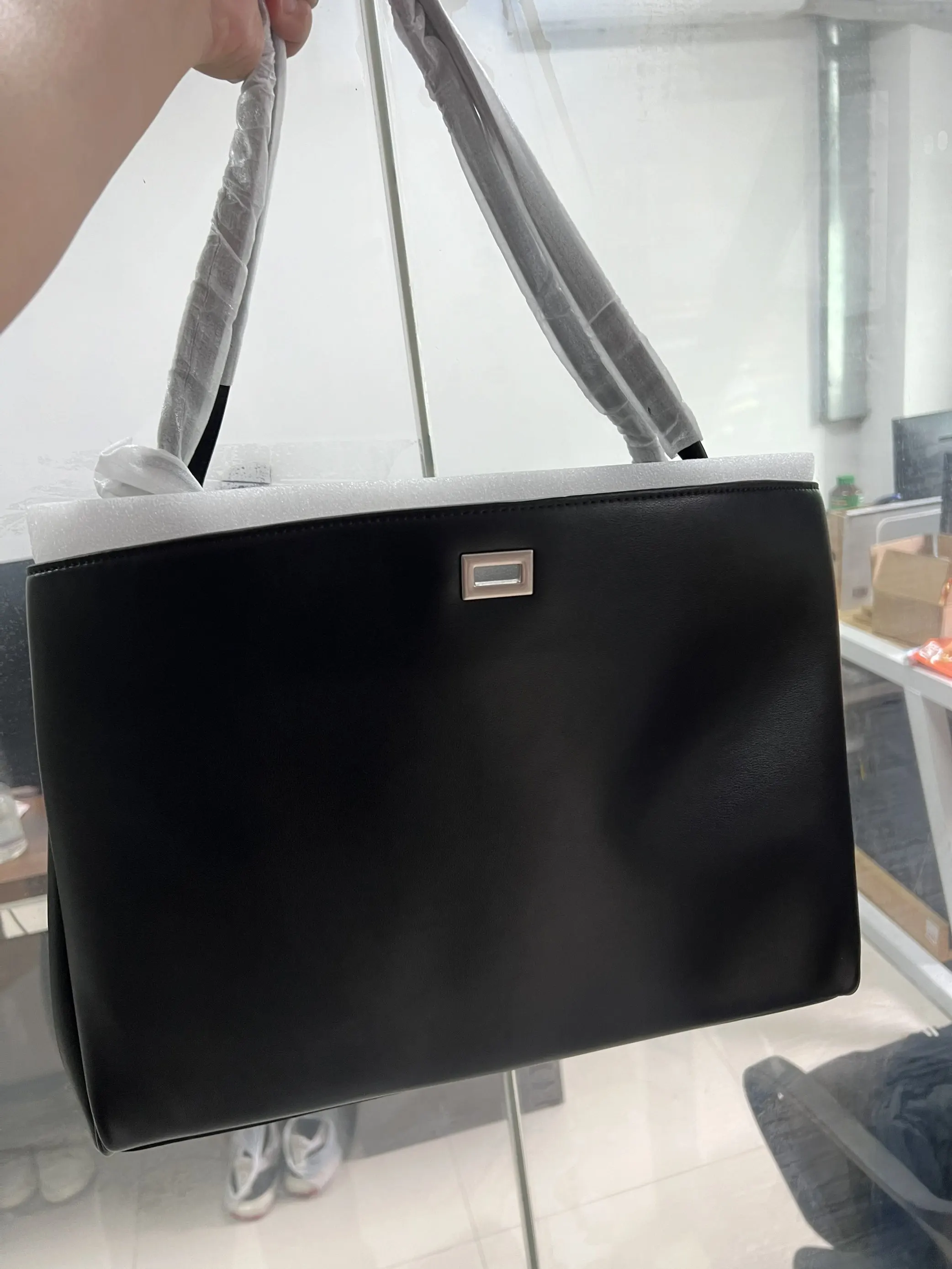 

2026 Women's Versatile Niche Shoulder Bag Top Layer Cowhide High-End Large Capacity Commuting Tote Bag Versatile KZ006