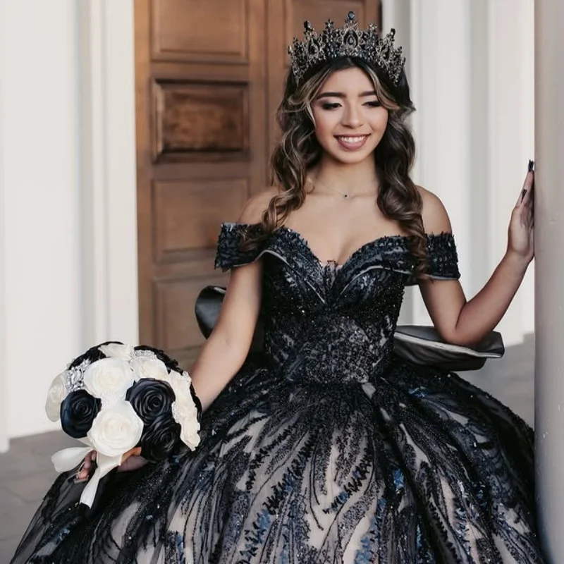 

Блестящее черное платье Quinceanera с открытыми плечами, кружевное платье с кристаллами и блестками, бант, платья de 15, Quinceanera ﻿ Индивидуальный
