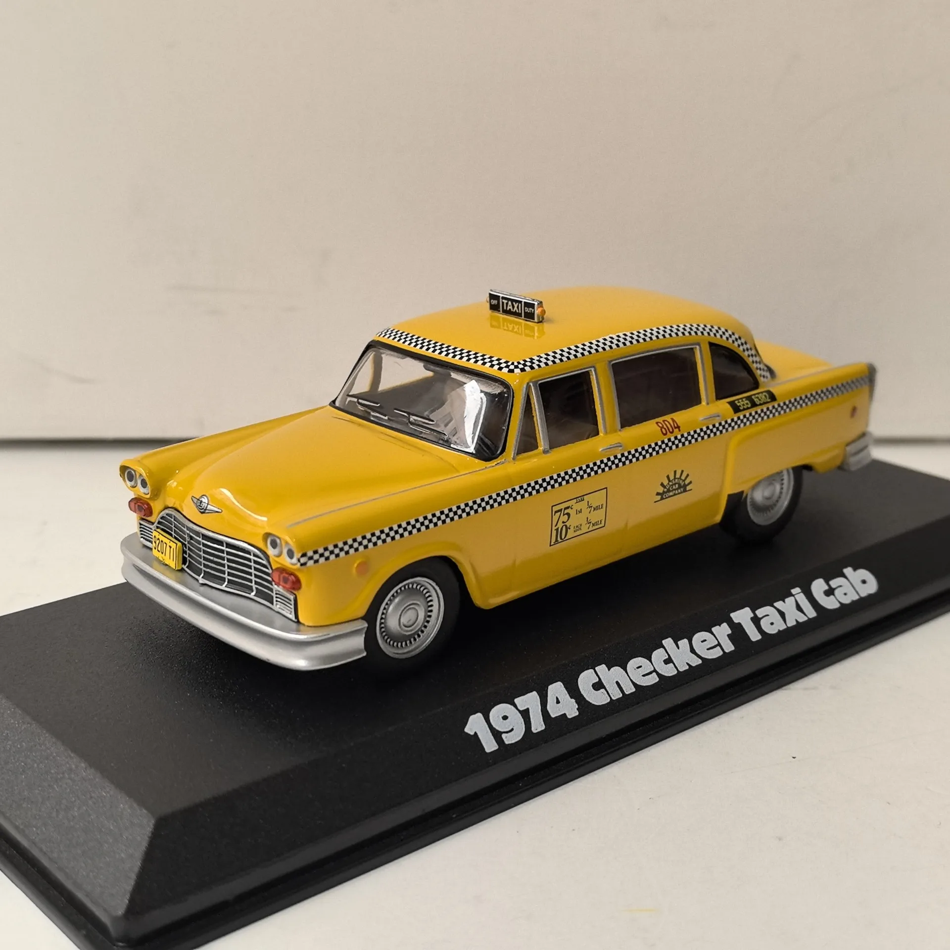 

Flaws Diecast Green 1/43 Scale CHECKER TAXI CAB 1974 Taxi Model Alloy Car Model Collectible Toy Gift Souvenir Display Ornament