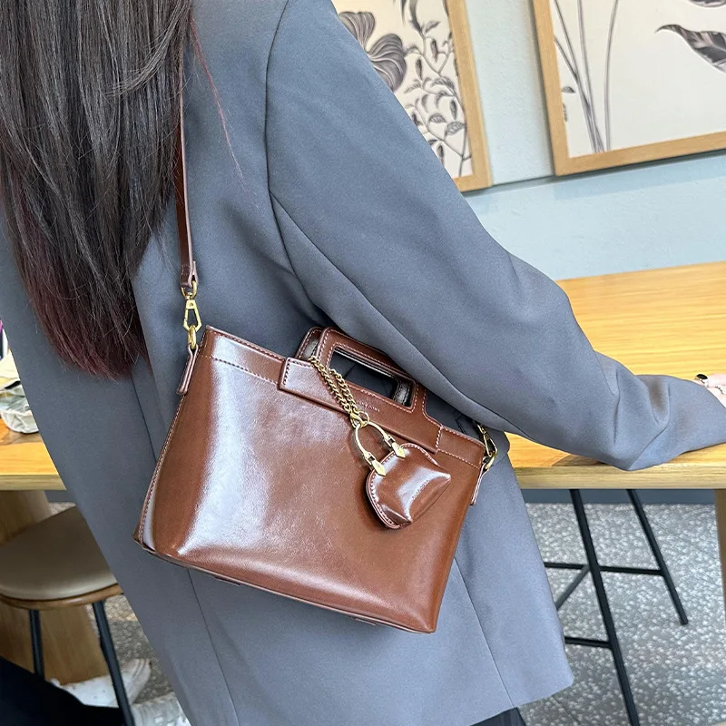 RA Fashion Brand Design Handbag Advanced Texture Light Luxury Women's Fashionable Armpit Crossbody Shoulder Bag Soft Leather