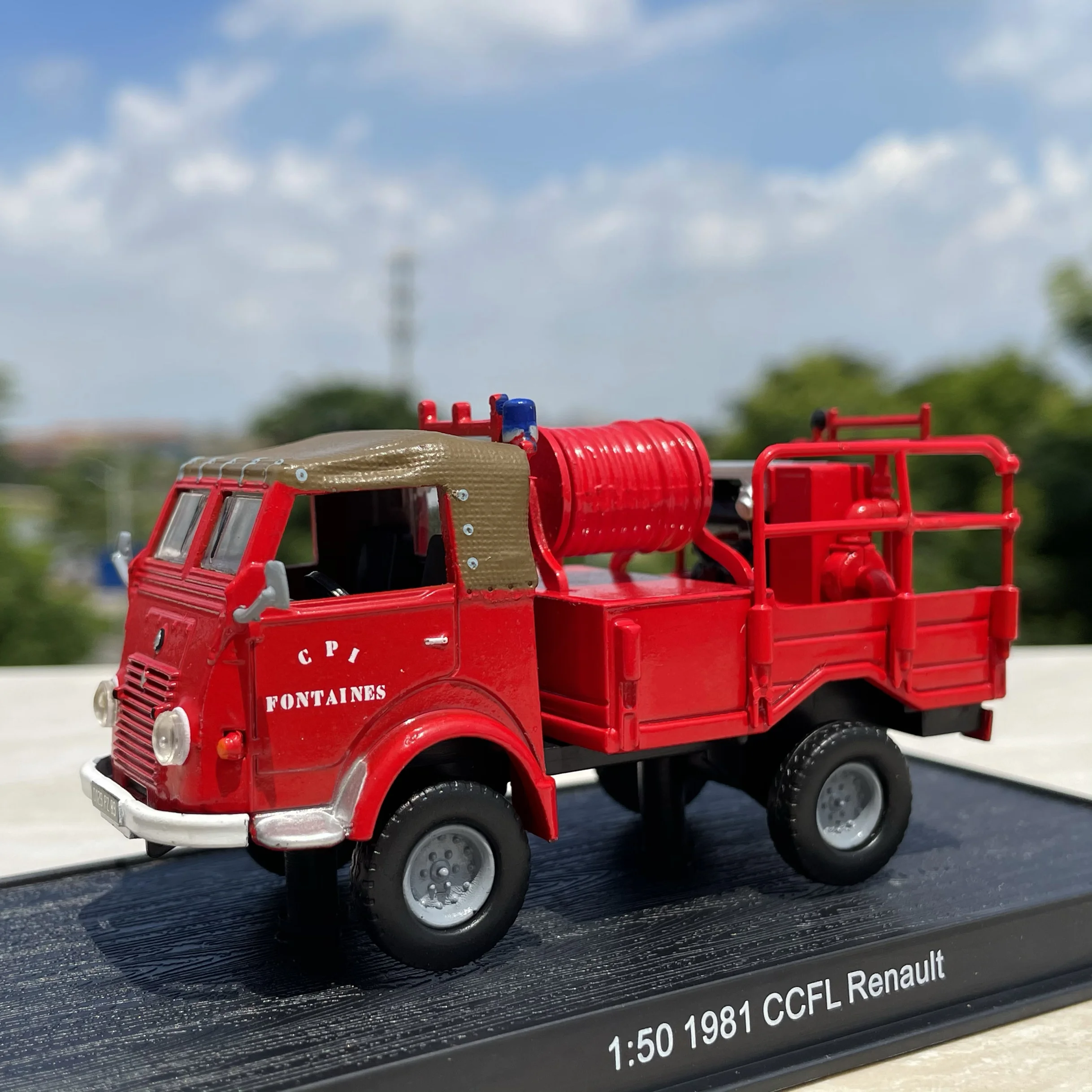 Diecast escala 1:50 Renault motor de bomberos coche en miniatura de aleación juguete coleccionable regalo recuerdo adorno de exhibición