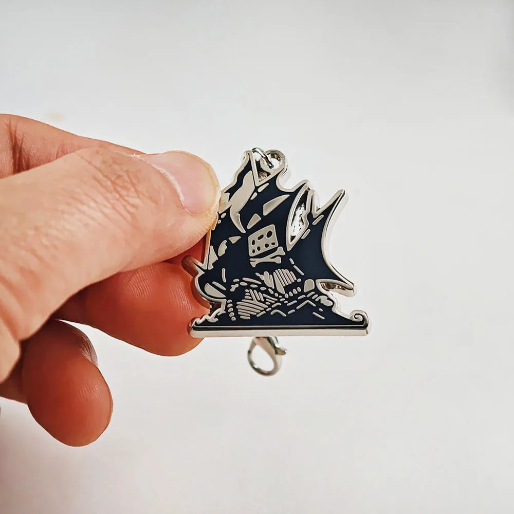 The Pirate Bay Seemonster Oktopus Metall-Schlüsselanhänger Piratenschiff Emaille-Schlüsselring Segelboot Gothic Fan Collection Anhänger Geschenk – Detail 11