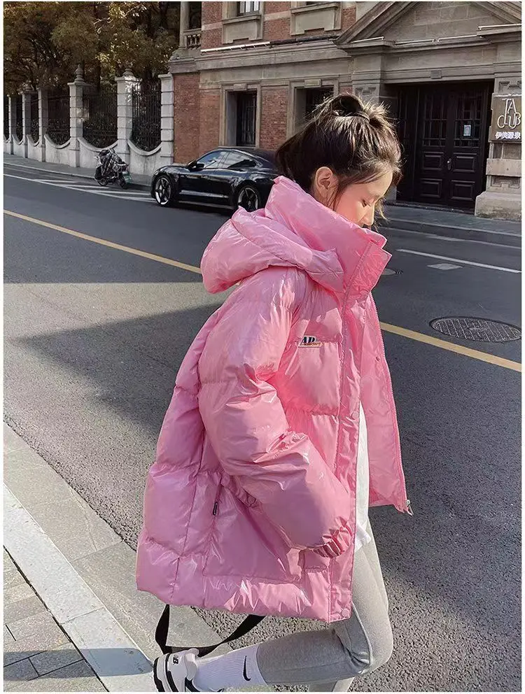 Rosa glänzende Daunen Baumwolle gepolsterte Jacke Frauen 2024 Winter neue lose dicke Parka Mantel lässige Kapuze mittlere bis lange Oberbekleidung