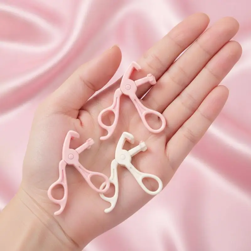 Wide Angle Eyelash Curler Ultra Lightweight Pocket Size 1Pcs Fits All Eye Shapes for Women Travel Outdoor Makeup