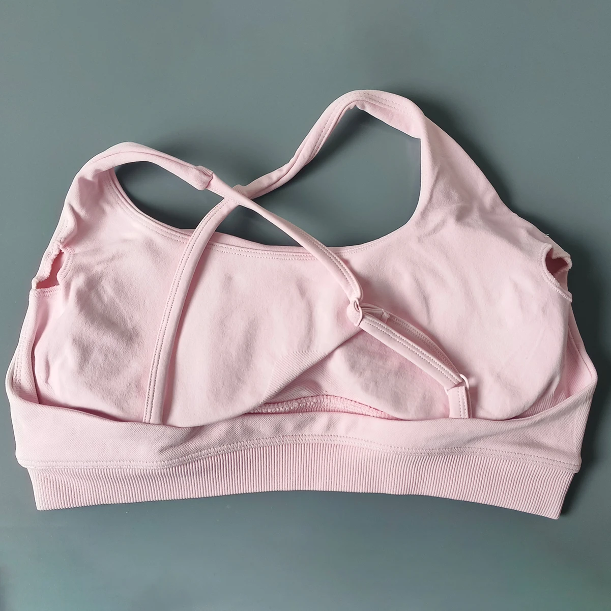 

VEQKINGA Seamless Asymmetric Mutiple Wear Yoga Bras for Women Impact Sports Crop Tops with Pads Adjustable Gym Worktout Bralette
