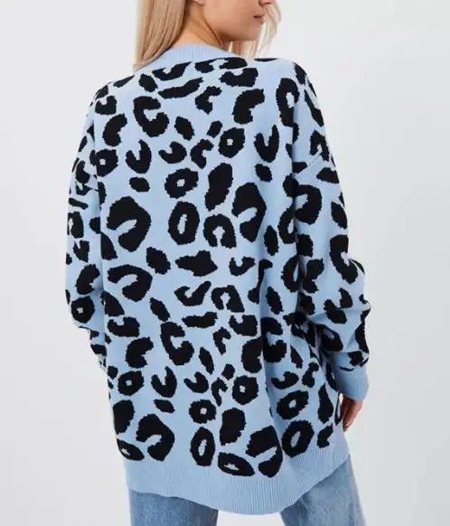 

Classic Contrasting Leopard Print Round Neck Long Sleeved Casual Loose Knit Top for Autumn Women's Fashion Personality Sweater