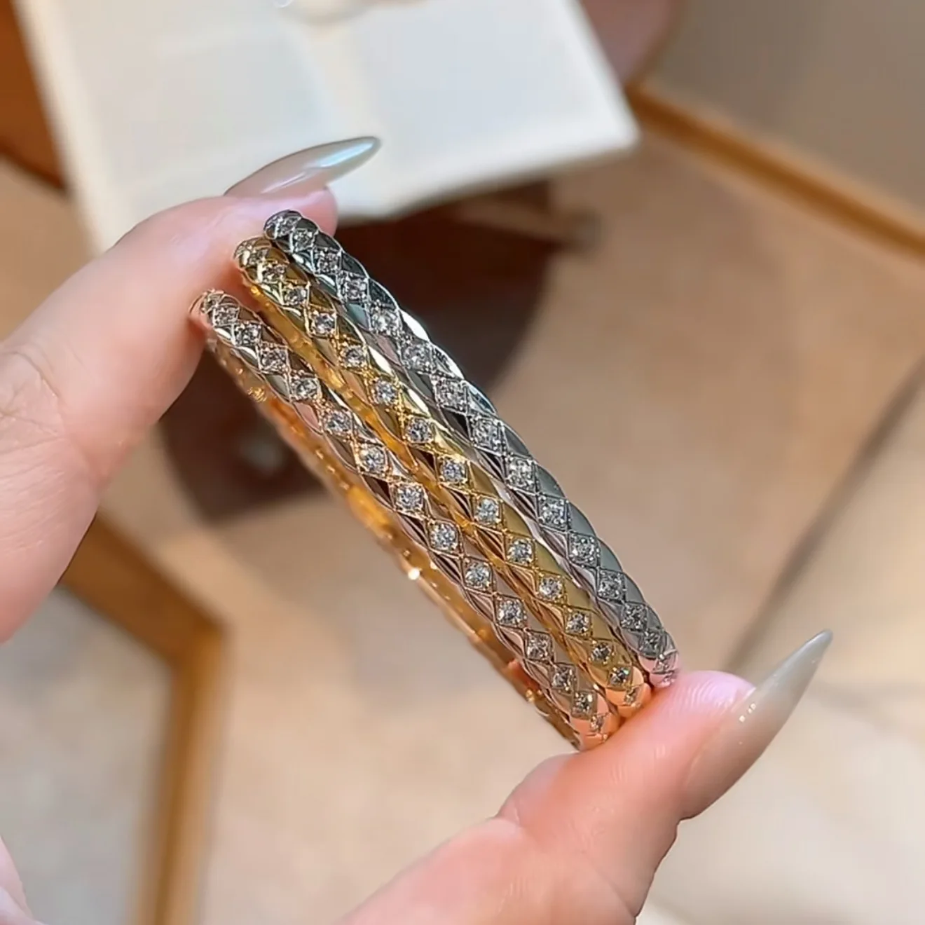 مزاجه الفاخرة 18K مطلية بالذهب تألق زركونيا أساور المرأة بسيطة تنوعا زوجين سوار هدايا مجوهرات الأزياء