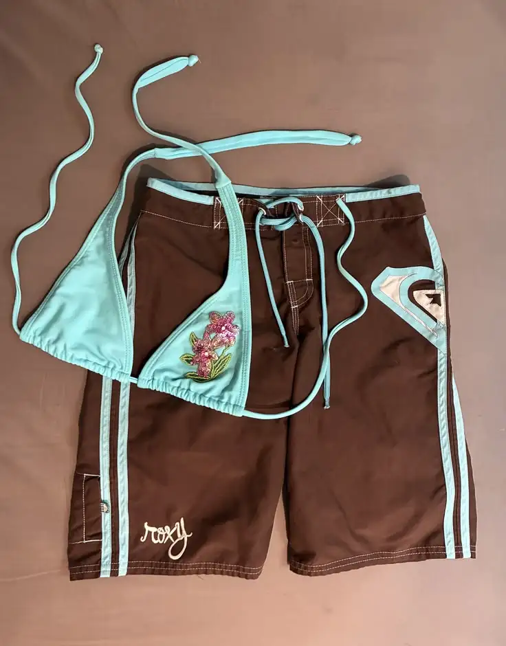 Y2K European American Retro Surfing Style Swimsuit Set with Mint Green Triangular Cup and Brown Surfing Shorts for Spicy Girls