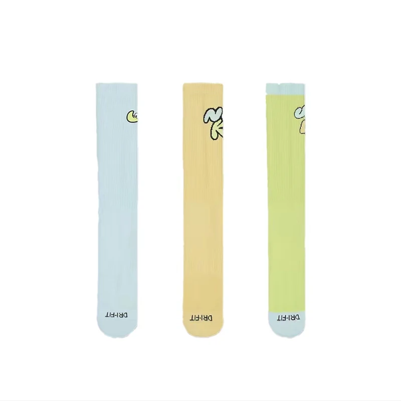 

Nike Men's and Women's Sports Socks: Running and Training Socks—Breathable, Comfortable, and Soft—Casual 3-Pack HF0851-902