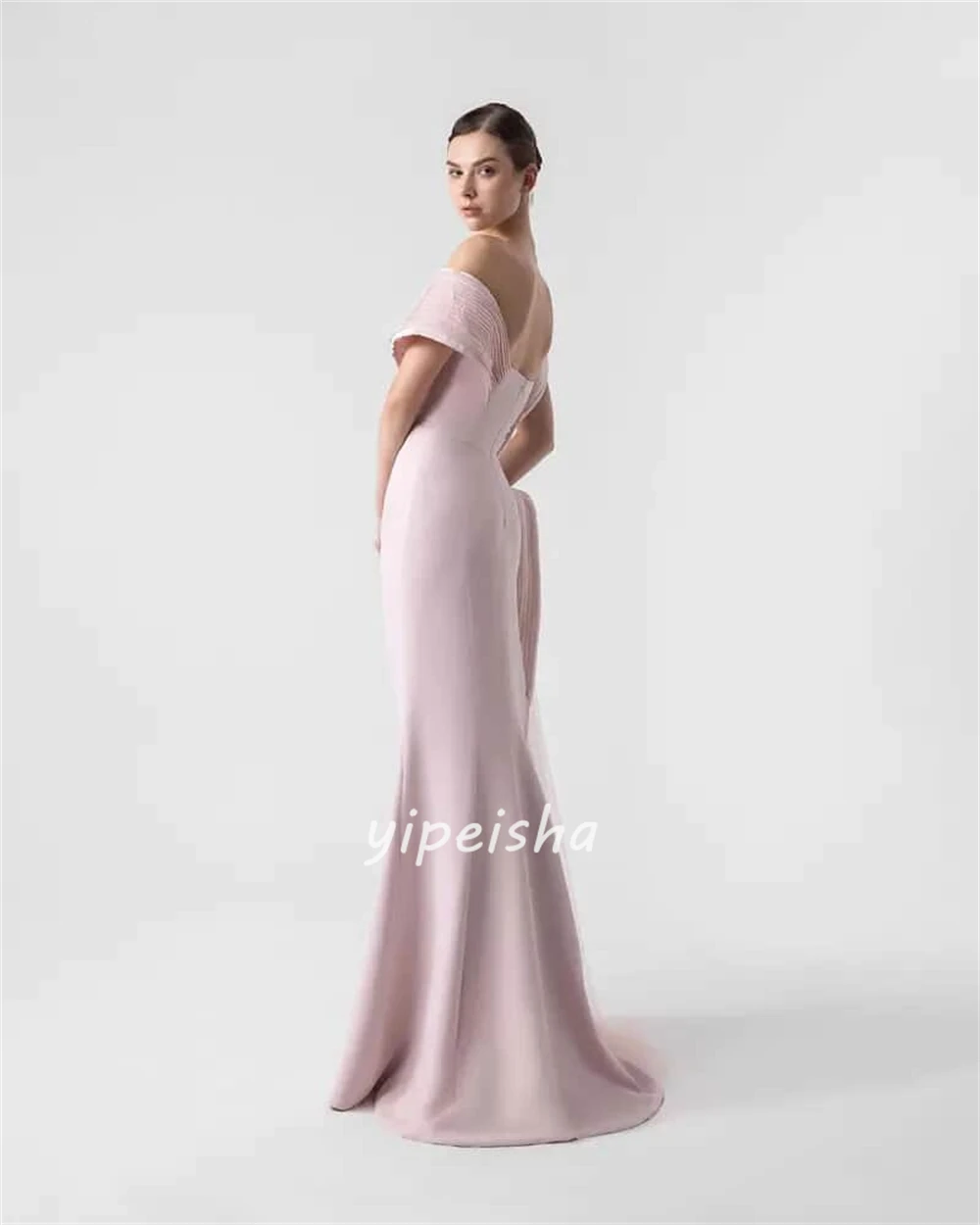 ชุดเดรสยาวแบบเปิดไหล่ทรงเมอร์เมดจับจีบแบบคลาสสิกคุณภาพสูงสั่งตัดได้ ชุดเดรสสำหรับโอกาสพิเศษสไตล์โมเดิร์น