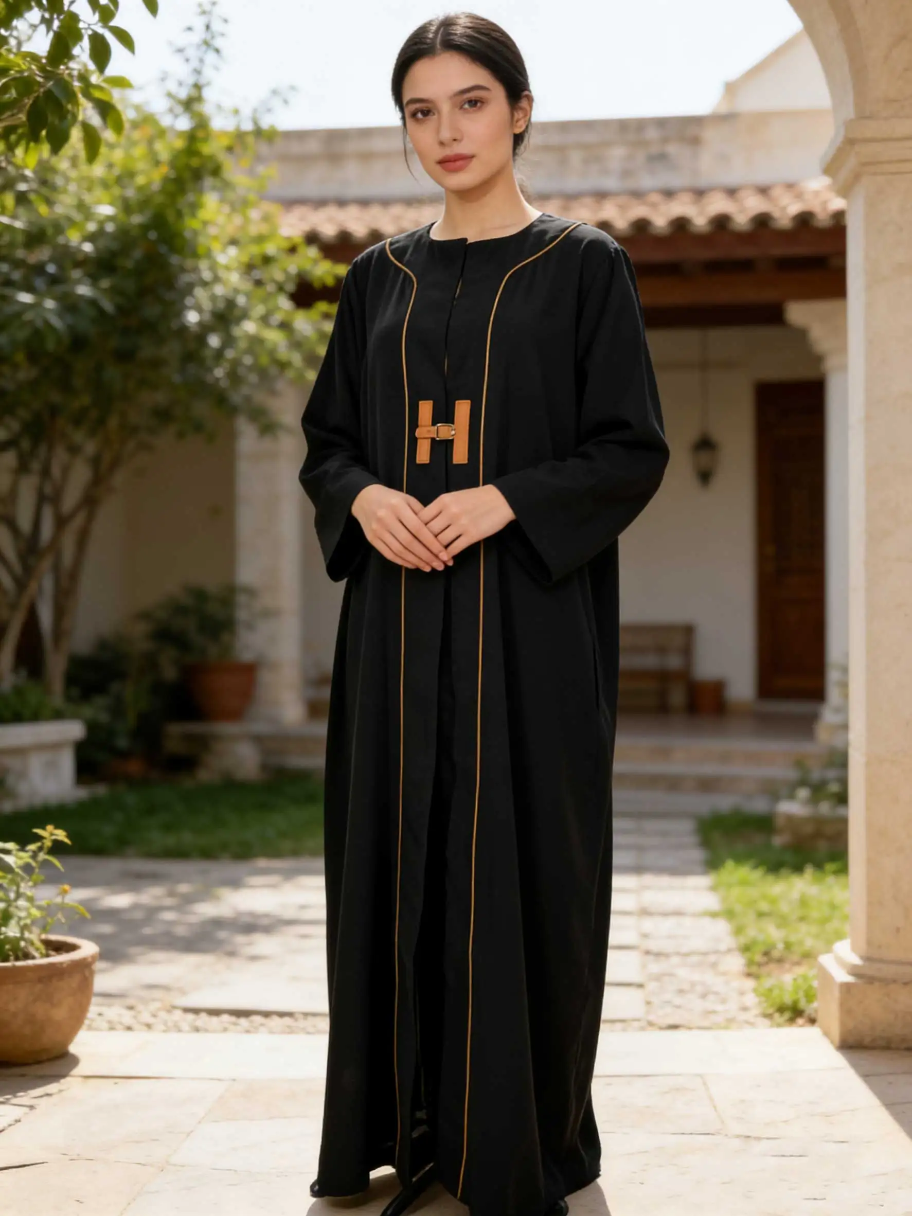 Elegancka czarna abaja z skórzanymi detalami z klamrami, długa sukienka maxi z długim rękawem, damska muzułmańska marokańska kaftan, Ramadan, Islam, Dubaj, arabskie szaty 2026