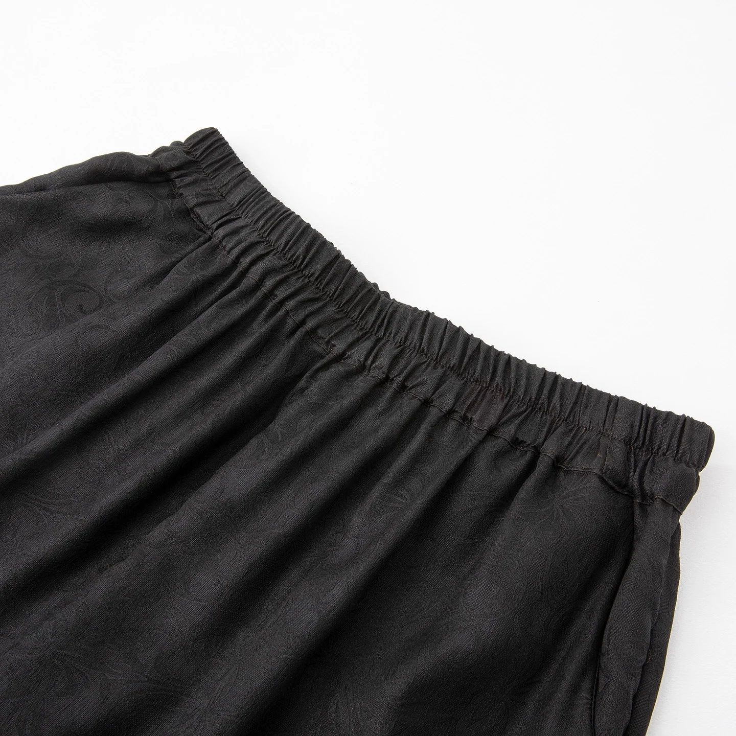 2025 Fashion Summer New 100% Natural Mulberry Silk Gambiered Guangdong Gauze Black Women's Elastic High Waist Casual Shorts