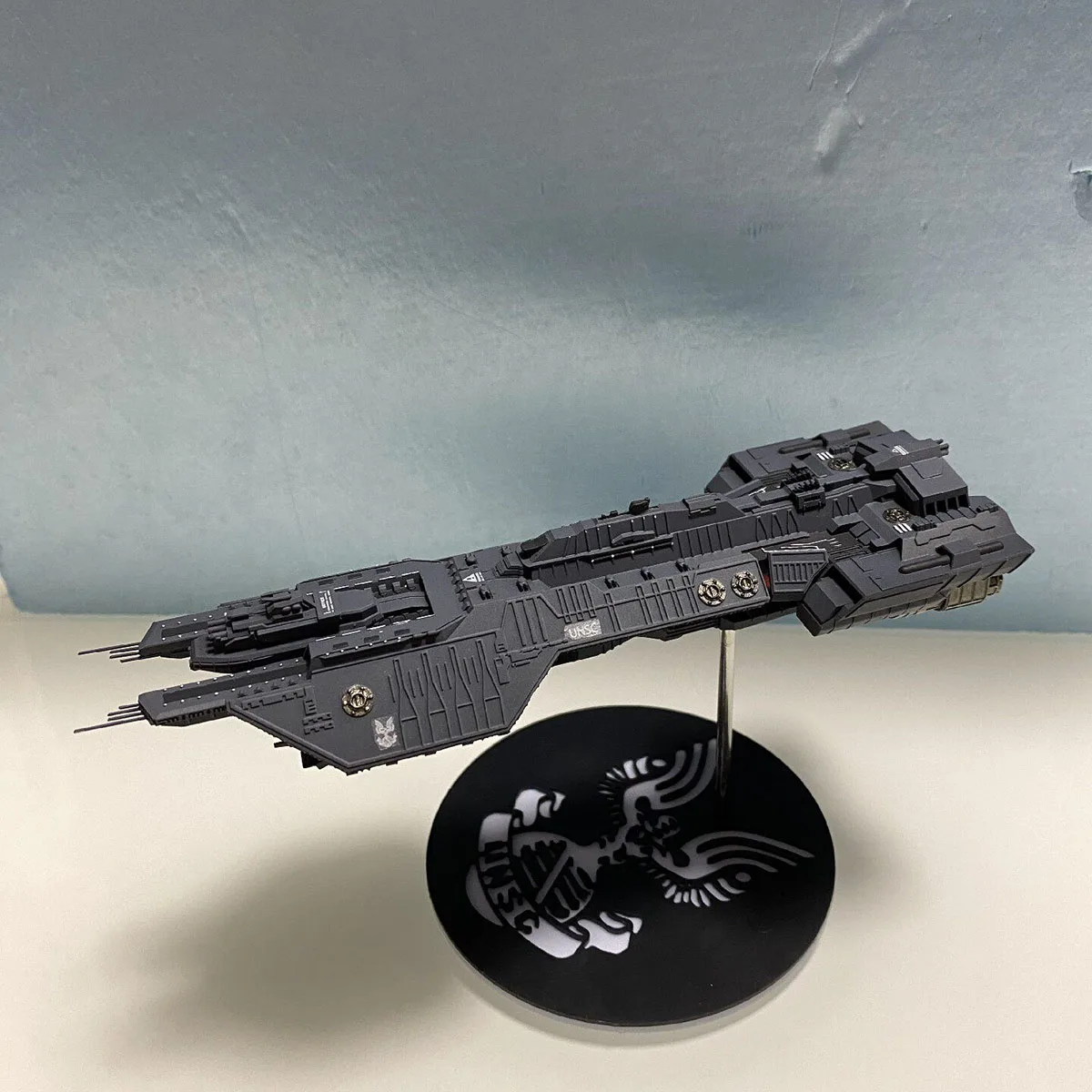 

Spaceship UNSC Fire Spirit Battleship Model 30cm 3D One-Piece Printed Spacecraft Model Ship Toy Ornament Warship Model