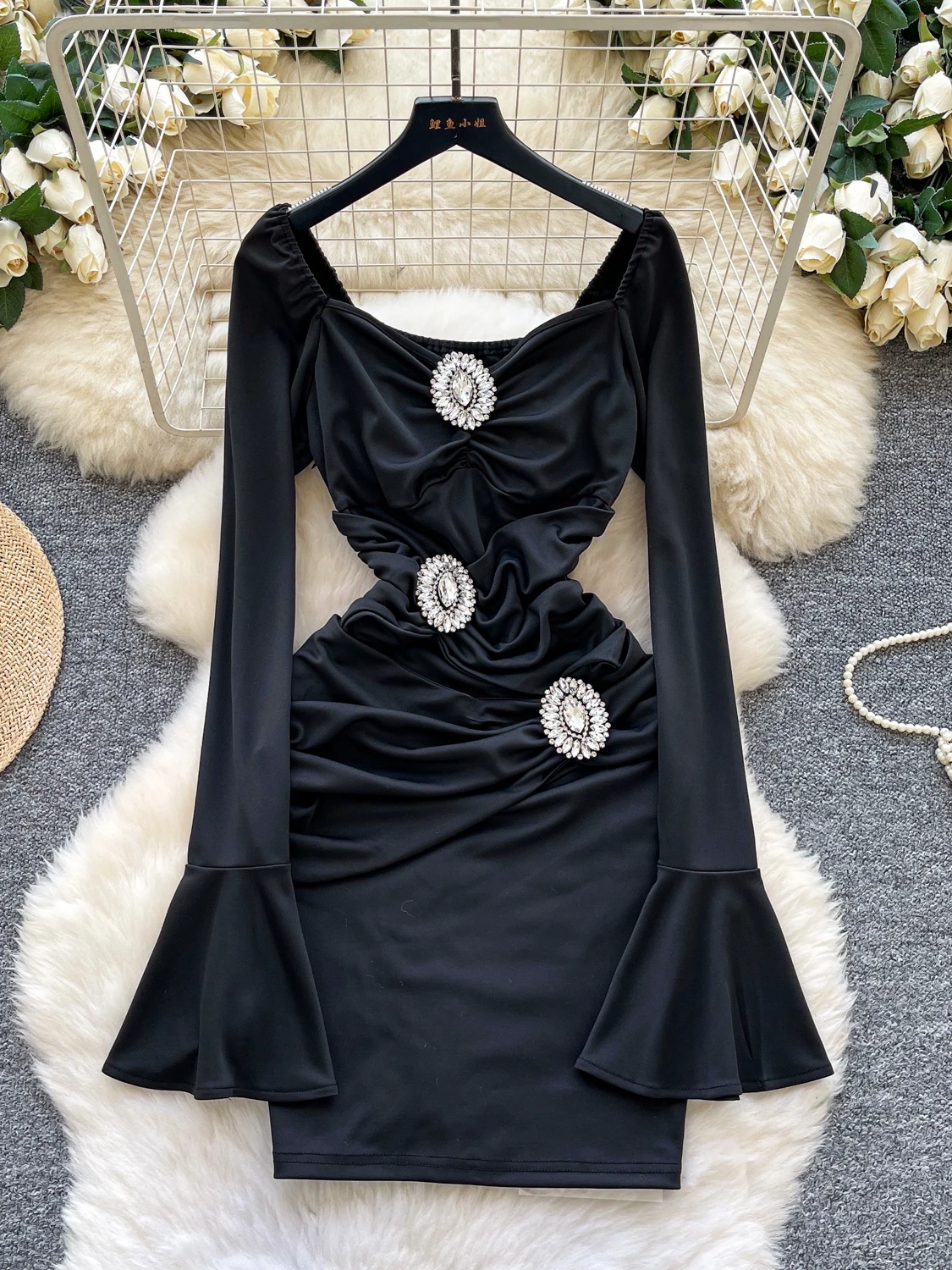 กระโปรงทรงบอดี้คอนเอวสูงผ้าโพลีเอสเตอร์ประดับเพชรพลีทเอวเข้ารูปทรงสลิมฟิตสำหรับงานกลางคืนของผู้หญิง