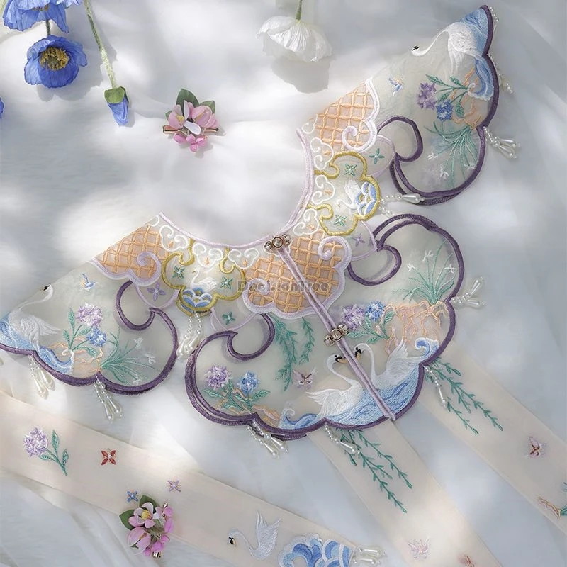 ชุดฮั่นฝูสไตล์ราชวงศ์หมิงแบบปรับปรุงใหม่ของจีนปี 2025 พร้อมผ้าคลุมไหล่ปักลายมุกและเครื่องประดับปักลายดอกไม้