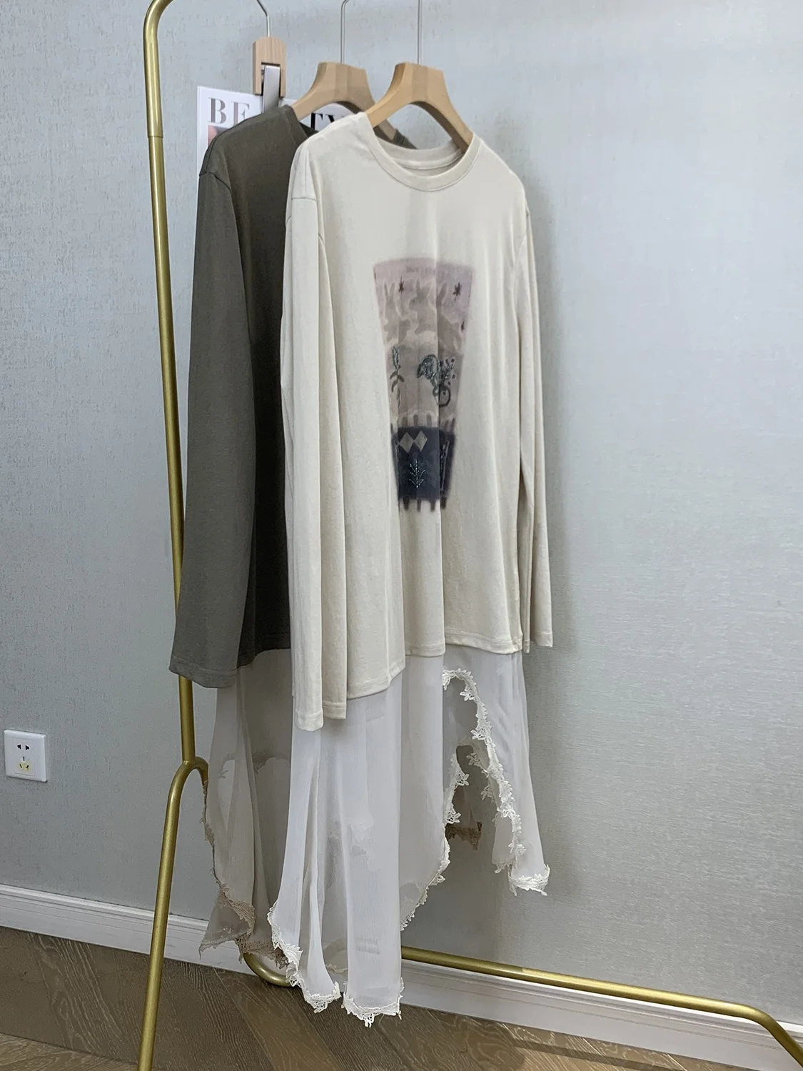 

Женская футболка свободного кроя с длинным рукавом, весна 2026, новый дизайн, с кружевными вставками, утягивающая, средней длины, повседневная, хлопковая, с круглым вырезом