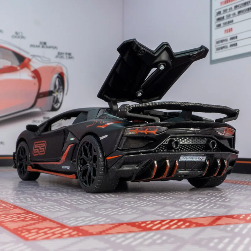 

CCA 1:32 Моделирование Lamborghini Aventado SVJ63 Модель раллийного автомобиля из сплава Украшение автомобиля Дверь может открыть звук и свет Спортивный автомобиль