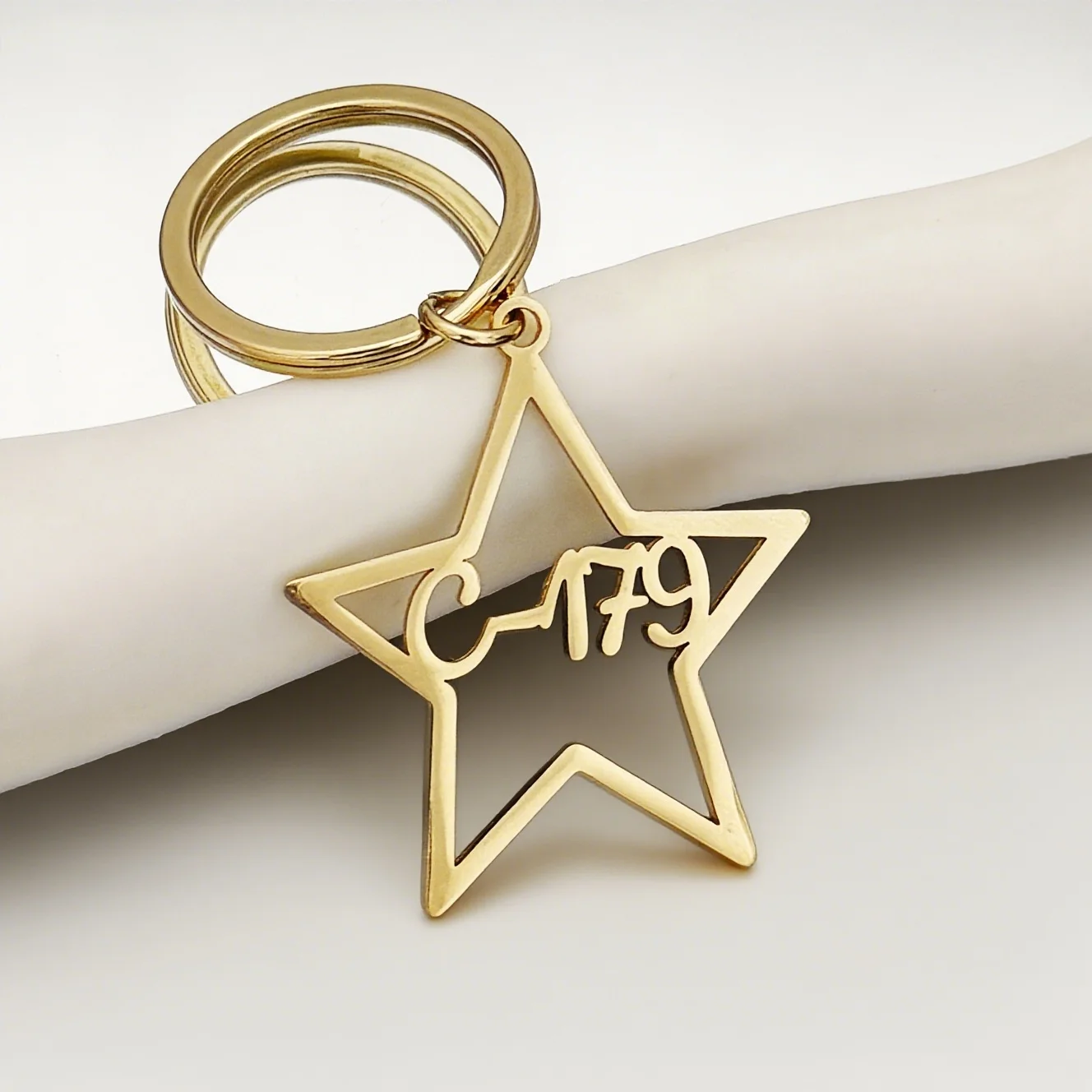

Customized Personalized Star Name Pendant Keychain Laser Engraved Stainless Steel For Women Men New Year Birthday Key Ring Gifts