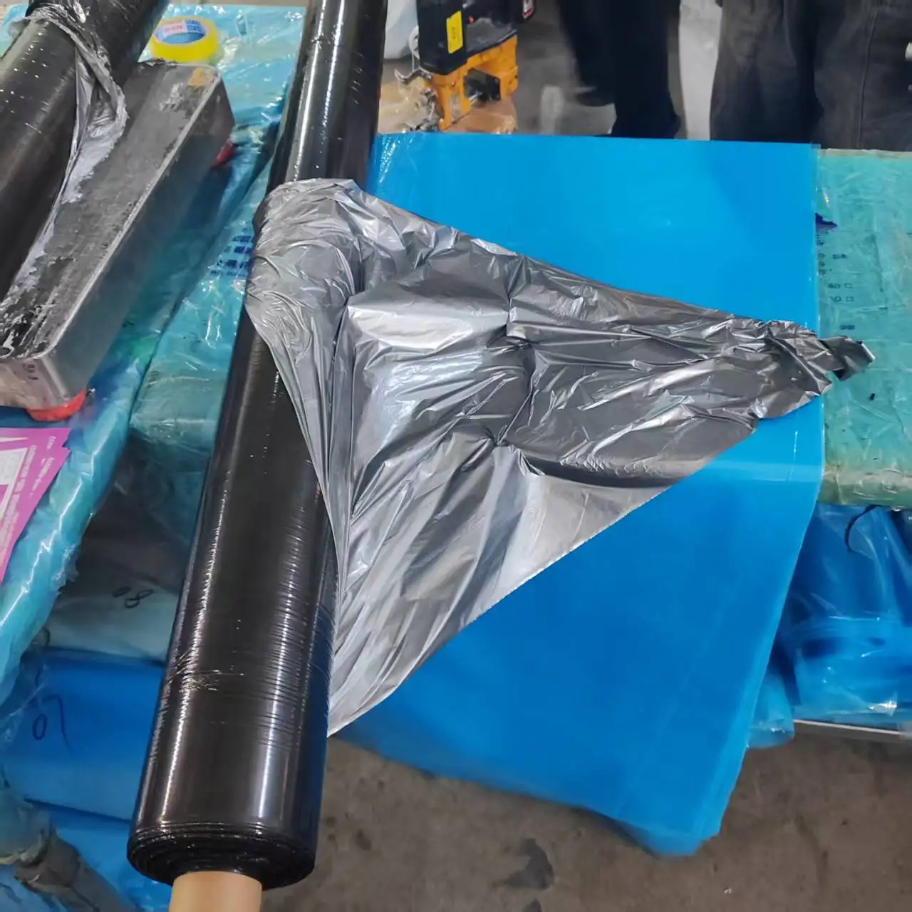 二色反射農業用プラスチックフィルム シルバーブラック 除草害虫駆除 保湿効果で最適なガーデニング体験