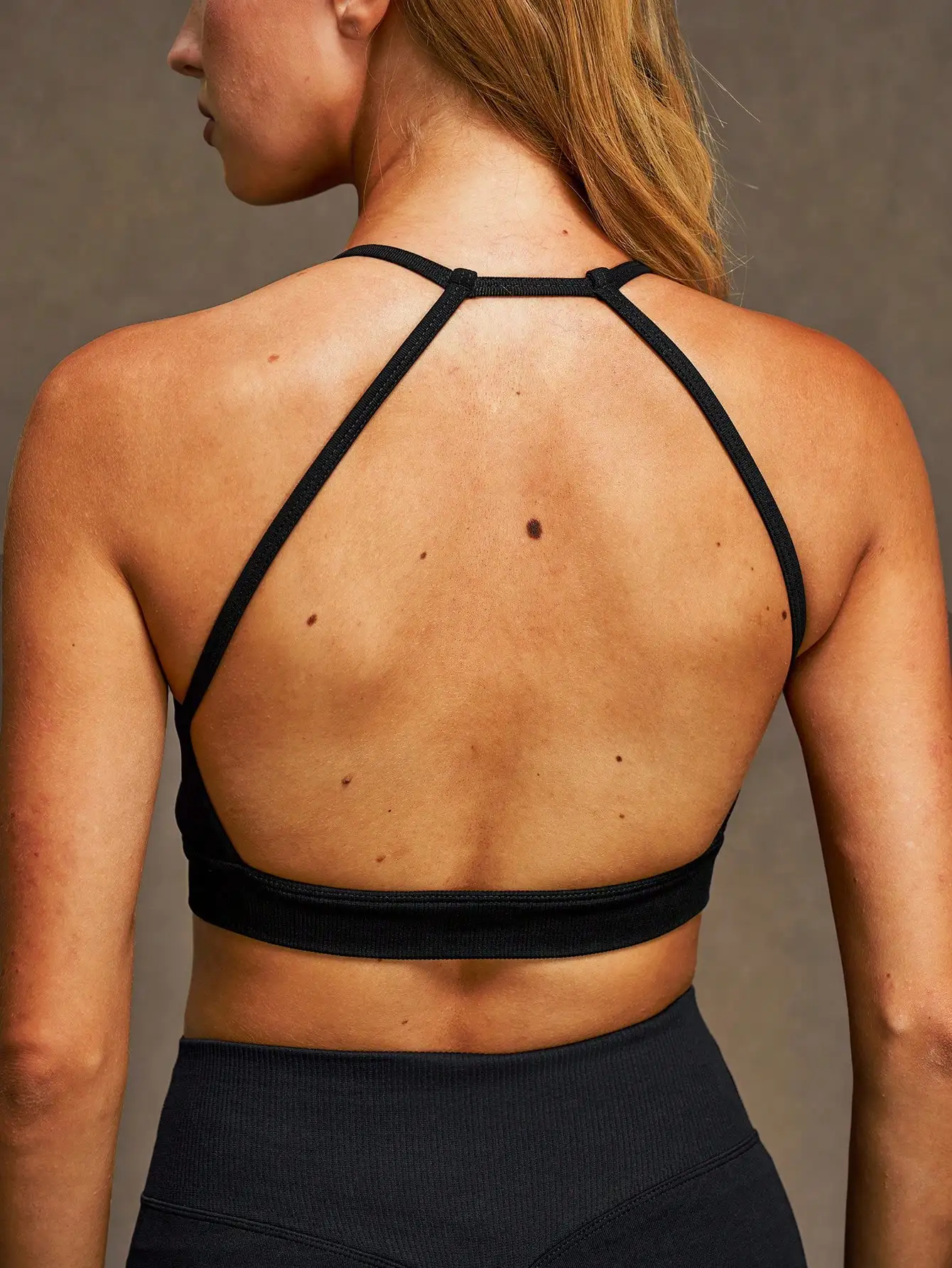 

VVX Women Halter Neck Sports Bra Spaghetti Straps Removable Pads Sexy Backless Workout Yoga Camisole Crop Tank Tops Y2K Casual Solid Color Soft For Gym Daily Wear All Seasons