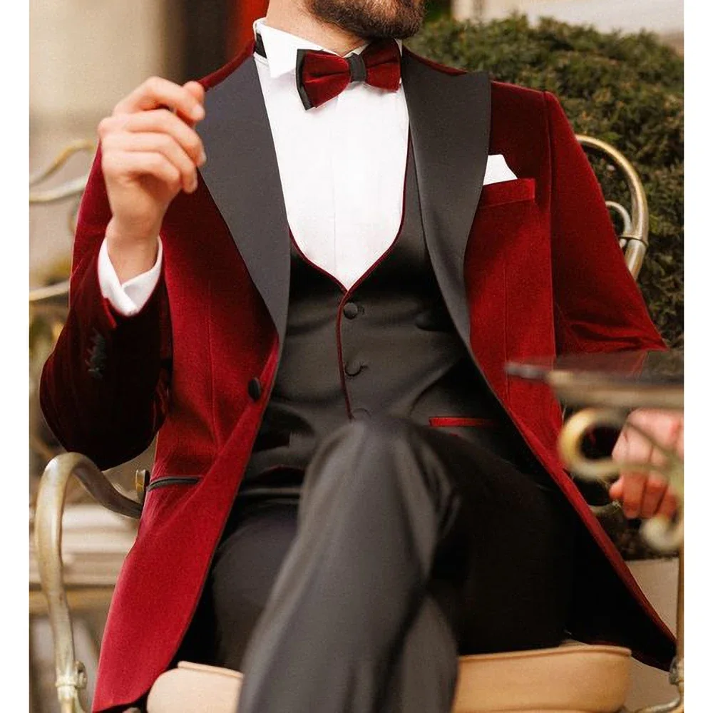 Chic Red Velvet Suits for Men Elegant Peak Lapel One Button Casual Outfits Formal Prom Wedding Groom Tuxedo 3 Piece Male Suit