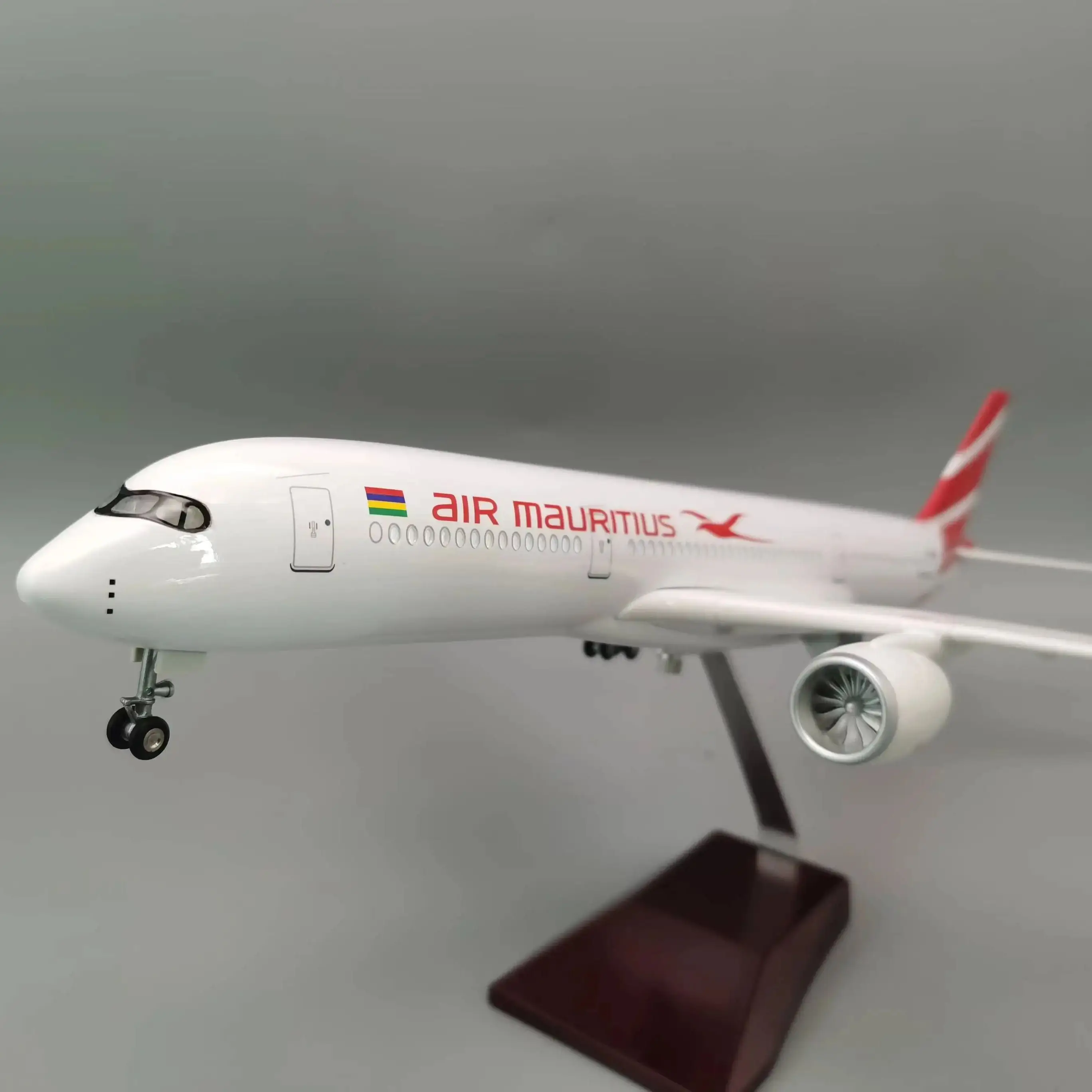 

47CM A350 Mauritius Aircraft Model with Lights and Wheels Die-cast Plastic Resin Aircraft for Collection Display Decoration