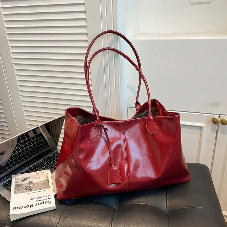 

2026 New High-end Large-capacity Tote Bag Women's Versatile Commuting Fashion and Leisure Explosive Shoulder Handbag