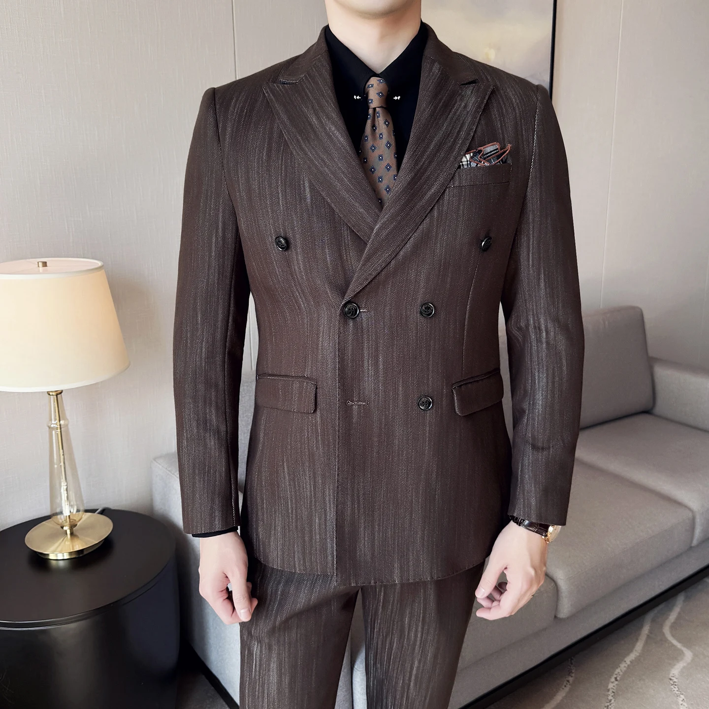 Terno casual de negócios de banquete elegante e elegante masculino de alta qualidade, conjunto de três peças de terno listrado fino estilo coreano