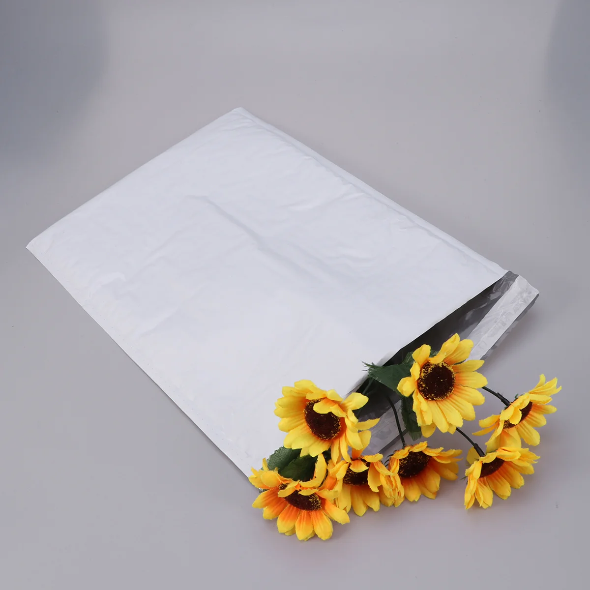 

10Pcs Bubble Mailing Bags Padded Envelopes 26x34cm Lightweight Waterproof Tamper Proof Packaging Shipping Bags for Clothes