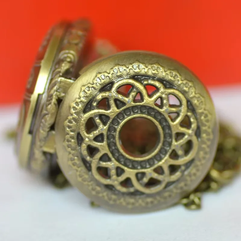 Fashion Casual Silver Quartz Pocket Small Retro Innovative Design Pocket Watch Personalized Hollow MapleLeaf Pocket Watch