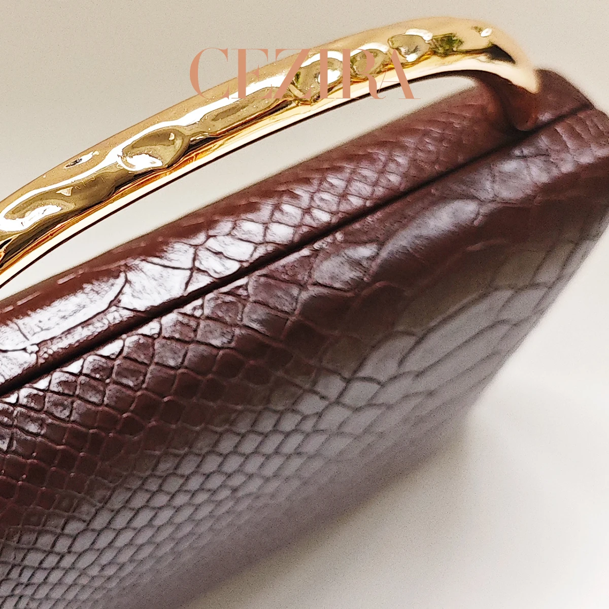 CR Luxury Wine Red Snakeskin Pattern PU Vegan Leather Evening Clutch Purse Women Elegant Metal Handle Square Box Handbag Wedding